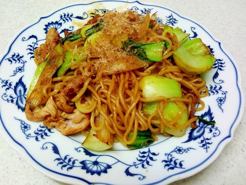 青梗菜と新玉葱のソース焼きそば